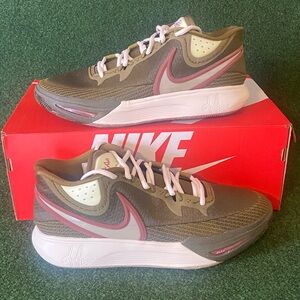 Nike Kyrie 8 / N7 Athletic Shoes